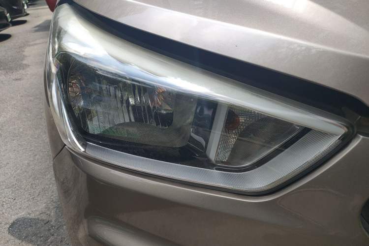 Used Hyundai ix25 2015 1.6L Automatic Two-Wheel Drive Smart GLS Trim Right Front Headlight