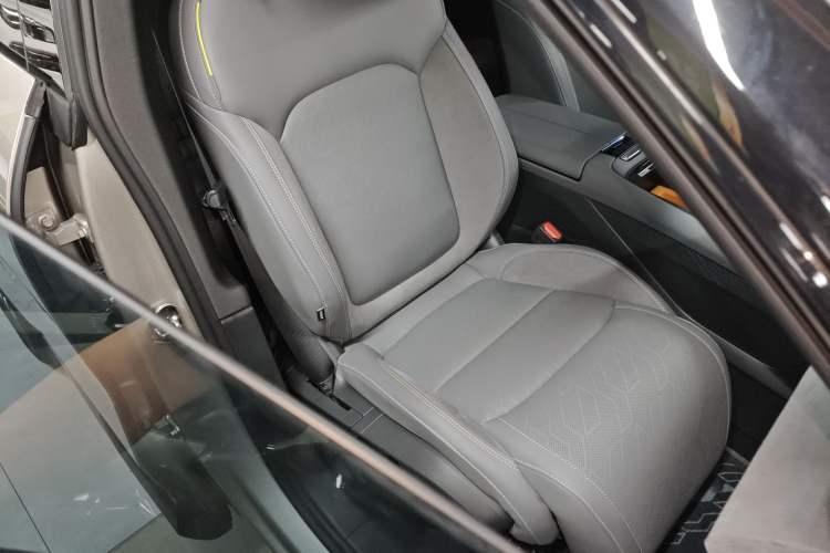 Used Lynk & Co 08 EM-P 2023 120km Long-Range Halo
