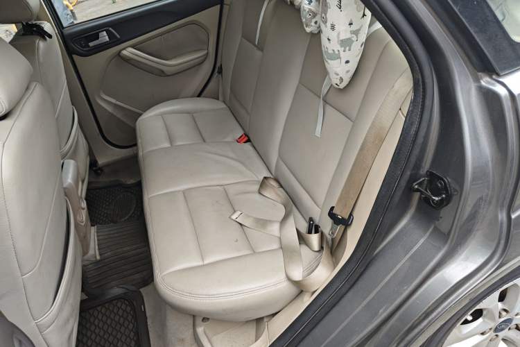 Used Ford Focus 2013 Sedan Classic 1.8L Manual Base Model