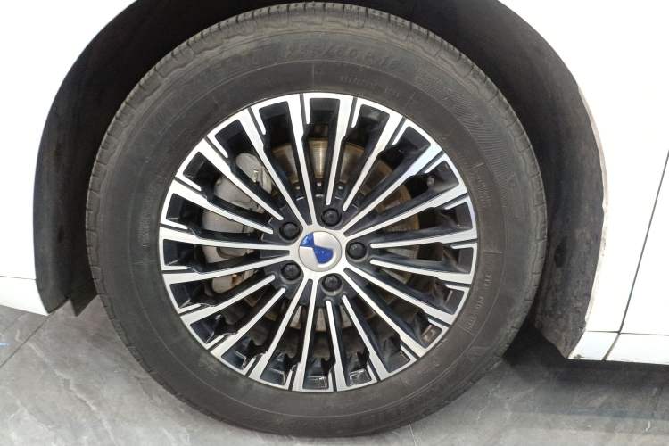 Used Denza D9 2022 DM-i 1040 Prestige Model