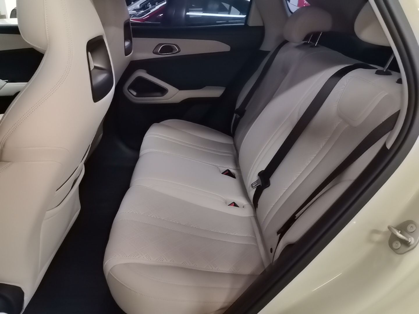 BYD Yuan UP 2024 401 km Active Version — снимка 20