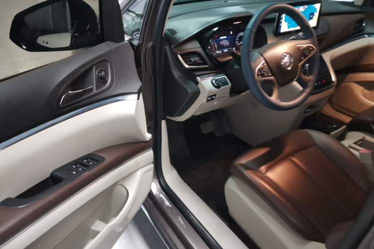 Used Buick GL8 2023 Land Executive Class Comfort Model Driver Seat