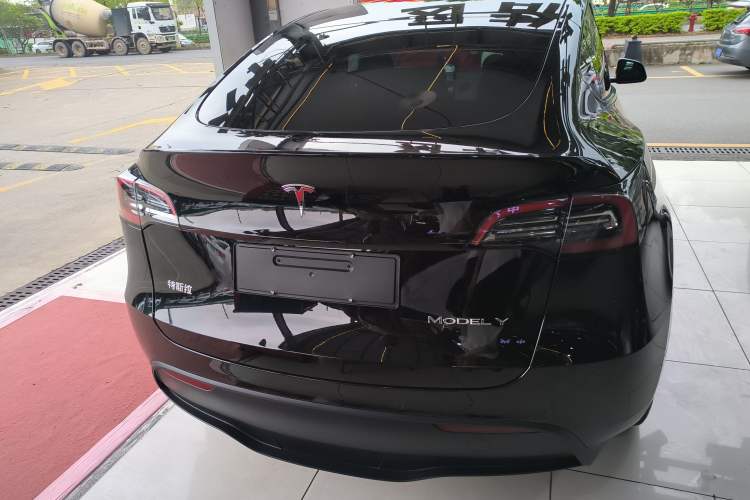 Used Tesla Model Y 2023 Long-Range All-Wheel-Drive Version