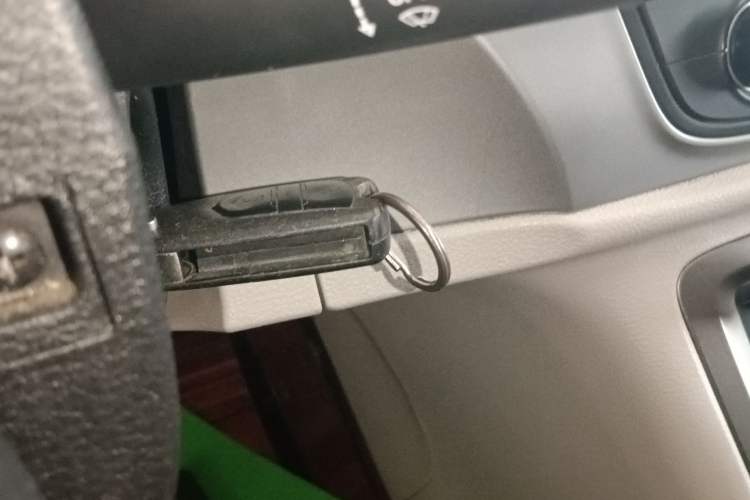 Used SAIC MAXUS G10 2016 1.9T Automatic Elite Edition Diesel China V Emission Standard