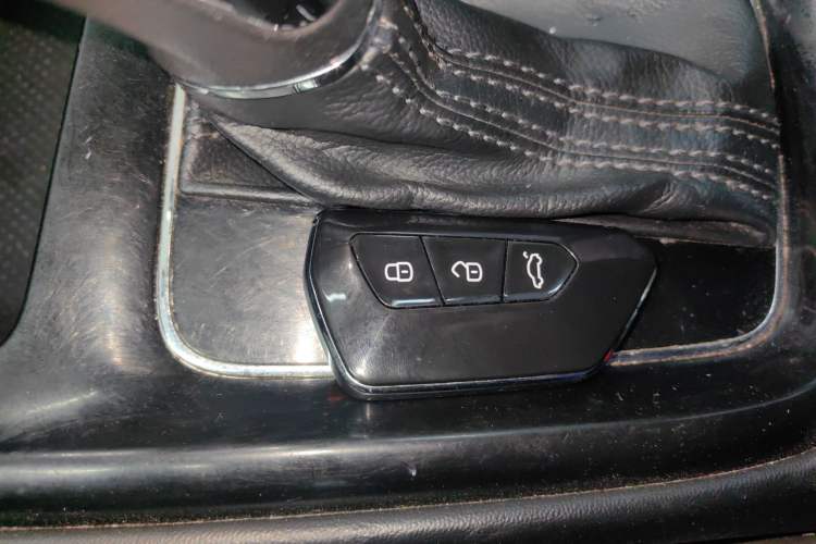 Used Roewe i5 2020 1.5L Automatic 4G Connect Luxury Flagship Edition
