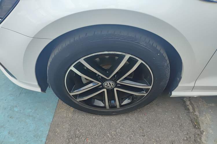 Used Volkswagen Lamando 2019 280TSI DSG Comfort Edition China VI standard Left Front Wheel Hub