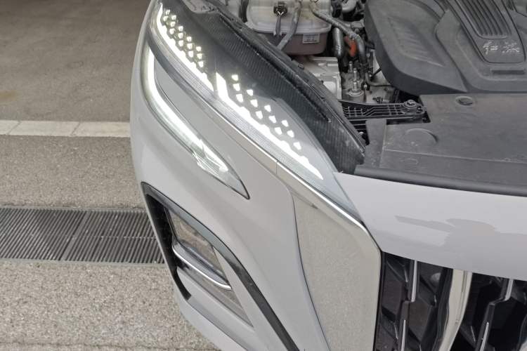 Used Hongqi HS3 2023 2.0T All-Wheel-Drive Youwei Version Right Front Headlight