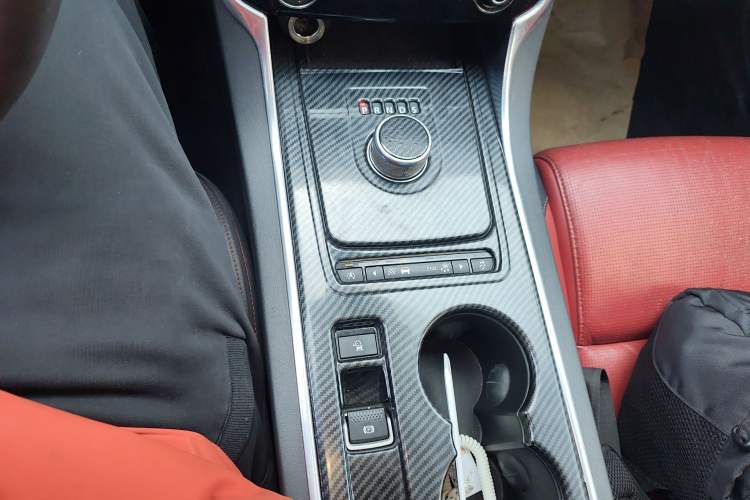 Used Jaguar XE 2015 2.0T 200 PS R-Sport Gear Lever