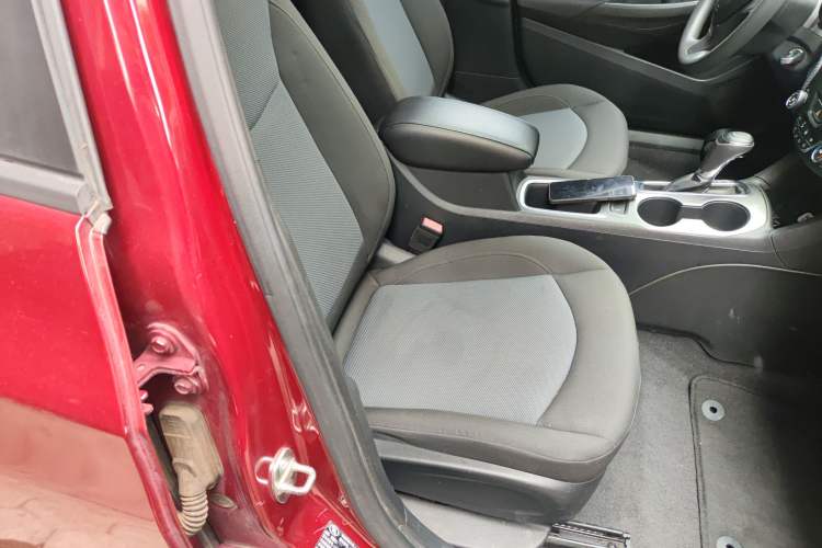 Used Chevrolet Cruze 2017 1.5L Automatic Pioneer Sunroof Edition
