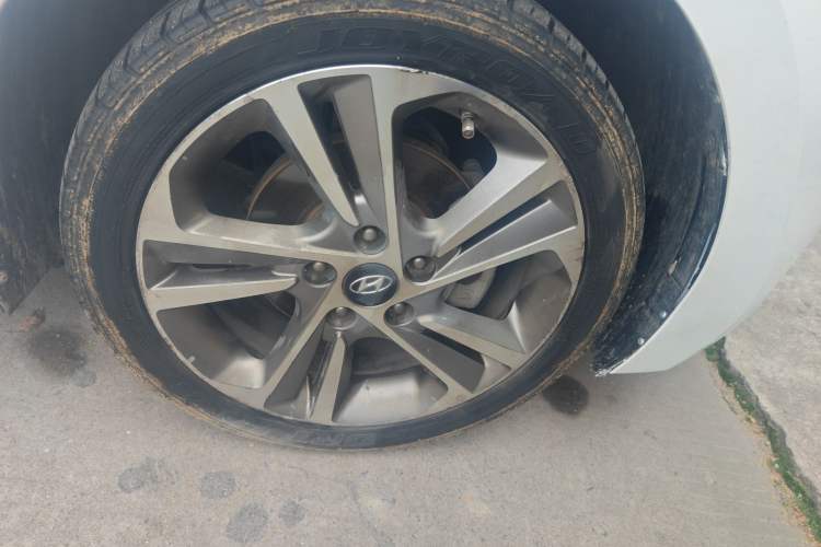 Used Hyundai Elantra (6th Generation / Lingdong) 2016 1.6L Automatic ZhiXuan · Luxury Version Right Front Wheel Hub
