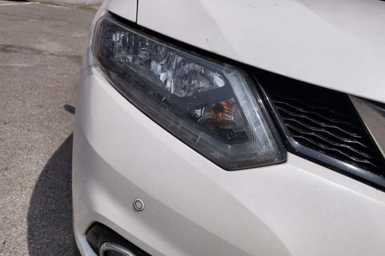 Used Nissan X-Trail 2014 2.0L CVT Comfort Edition 2WD Right Front Headlight