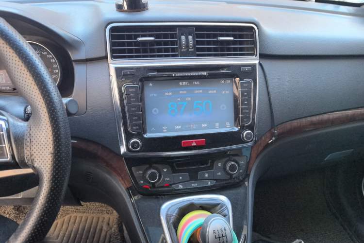 Used Haval H6 2014 Sport Edition 2.0T Diesel Manual Two-Wheel-Drive Elite Model Audio And AC Panel