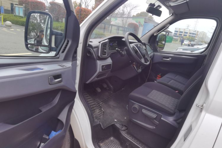 Used SAIC MAXUS Xintu V80 2023 2.0T Manual Classic Aoyuntong Short Wheelbase Ultra-Low Roof 5/6-Seater
