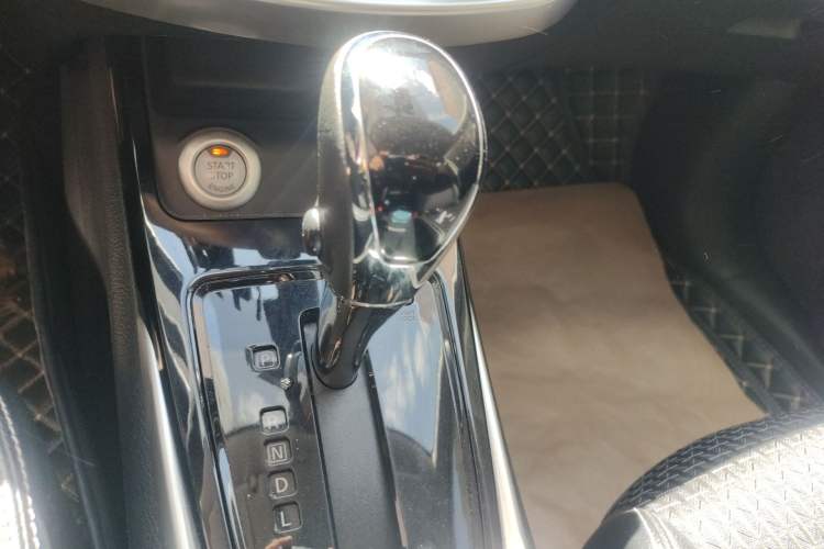Used Nissan Tiida 2019 1.6L CVT Smart Drive Version China VI Standard Gear Lever