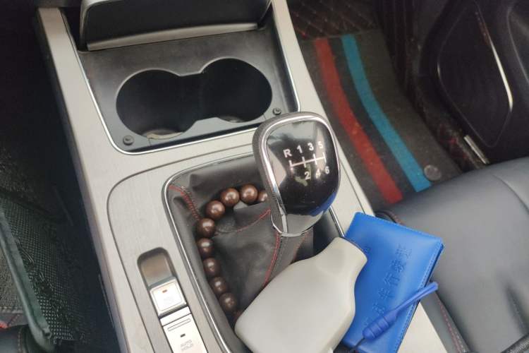 Used CHANGAN OSHAN X7 2021 1.5T Manual Luxury Version Gear Lever