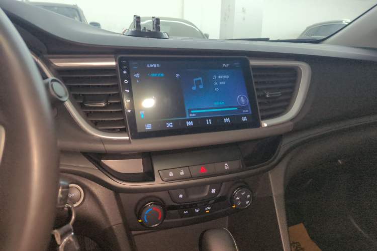 Used Buick Excelle GX 2018 18T Automatic Elite Model Audio And AC Panel