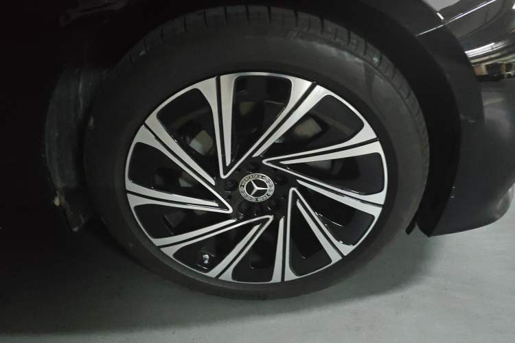 Used Mercedes-Benz E-Class 2025 Facelift E 300 L Luxury Edition
