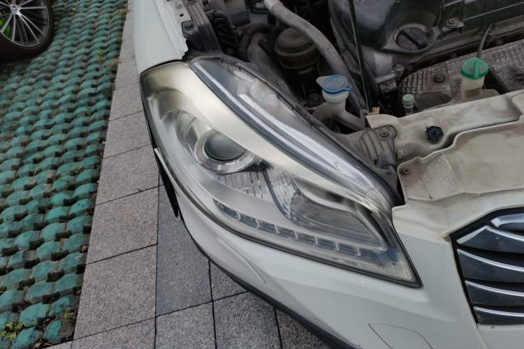 Used Suzuki S-Cross 2014 1.6L CVT Two-Wheel Drive Elite Version Right Front Headlight
