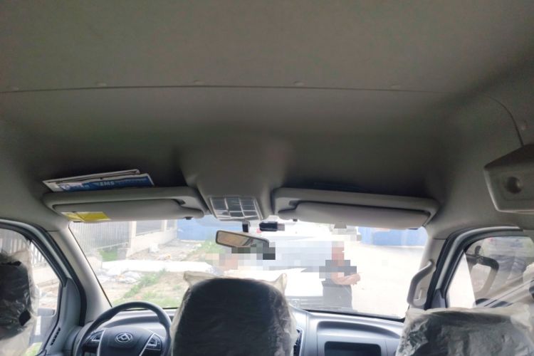 Used SAIC MAXUS Xintu V80 2021 2.0T Manual Classic Aoyuntong Short Wheelbase Mid-Roof 5/6-Seater
