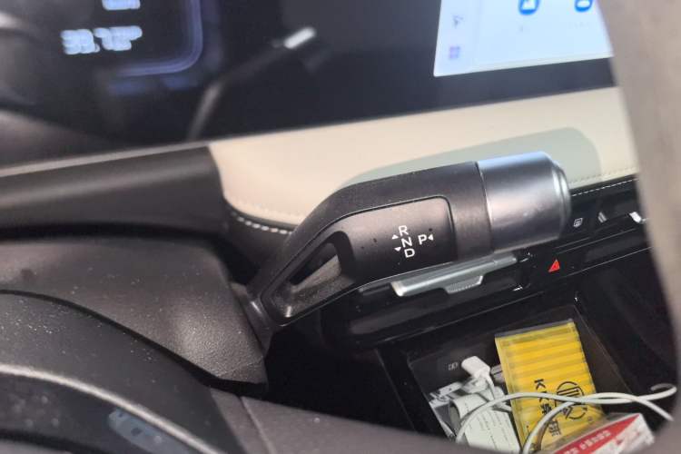 Used Geometry E Firefly 2024 301km Starlight Gear Lever