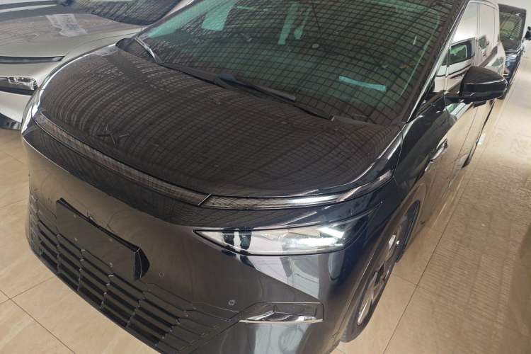 Used XPeng X9 2024 702 Ultra-Long Range Pro