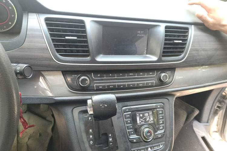 Used SAIC MAXUS G10 2016 2.0T Automatic Elite Edition
