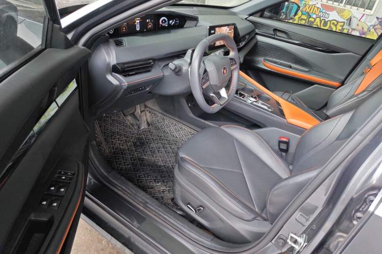 Used CHANGAN UNI-V 2022 1.5T Prestige Version
