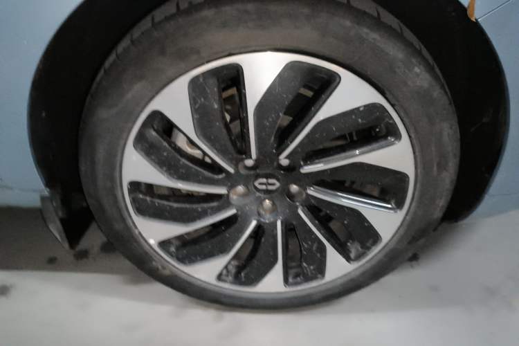 Used Hima AITO M5 2023 Extended-Range Rear-Drive Intelligent Driving Version Right Front Wheel Hub