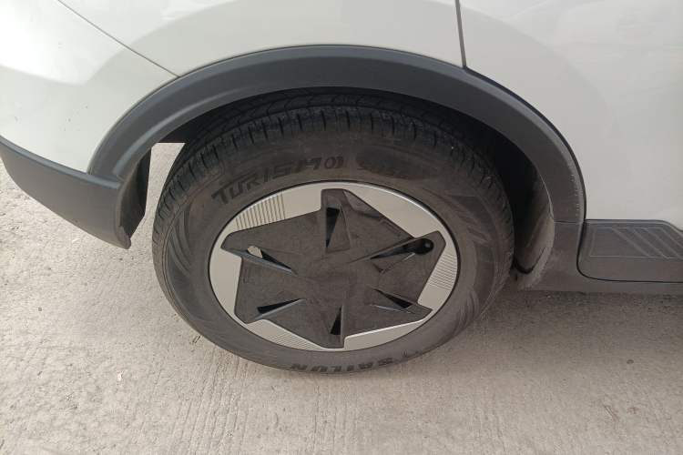 Used Geometry E Firefly 2024 301km Flowing Light Exterior 5