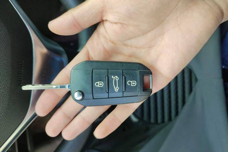 Used Peugeot 3008 2015 2.0L Automatic Classic Edition