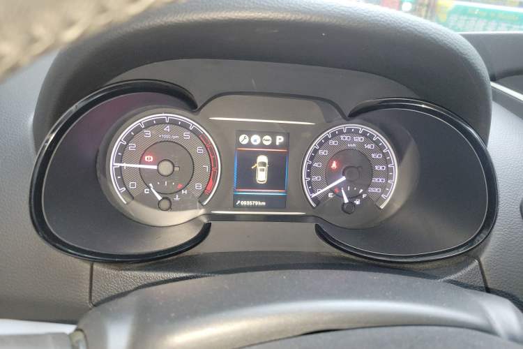 Used Dongfeng Aeolus AX7 2016 2.0L Automatic Zhiyi Trim