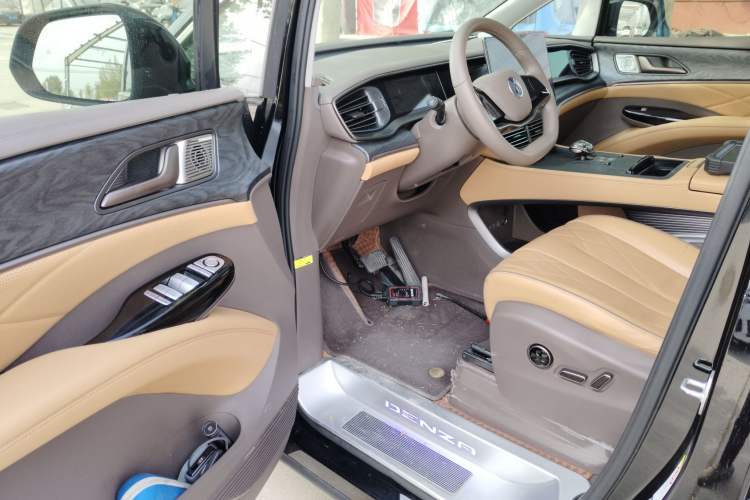 Used Denza D9 2022 DM-i 1040 Prestige Model Driver Seat