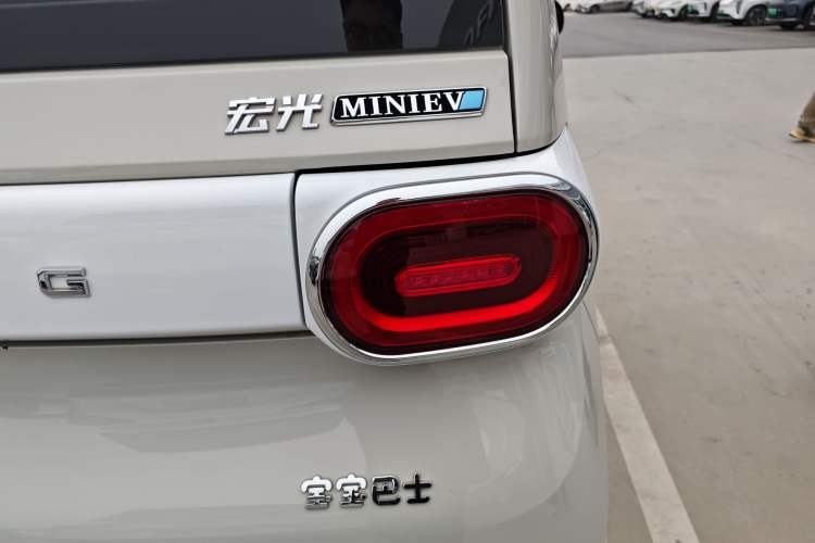 Used Wuling Hongguang MINIEV 2024 3rd Generation 215km Advanced Version
