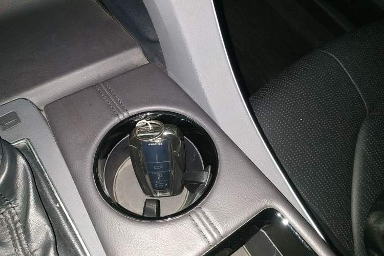 Used Toyota Avalon 2019 2.0L Luxury Edition China VI Standard Vehicle Key