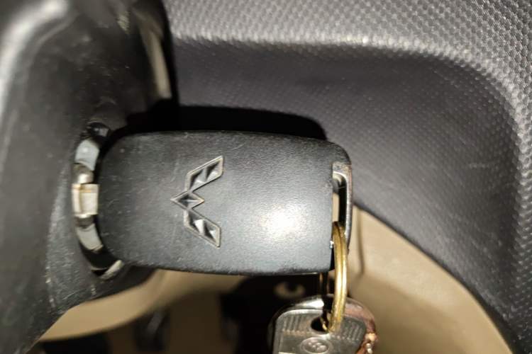 Used Wuling Hongguang 2013 1.2L S Comfort Model China IV Standard Vehicle Key