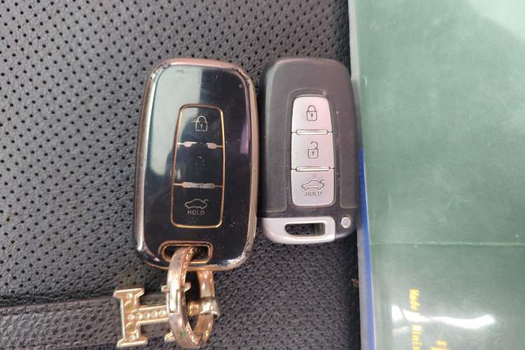 Used Hyundai Sonata 2014 2.4L Automatic Leading Edition China V Standard Interior 1