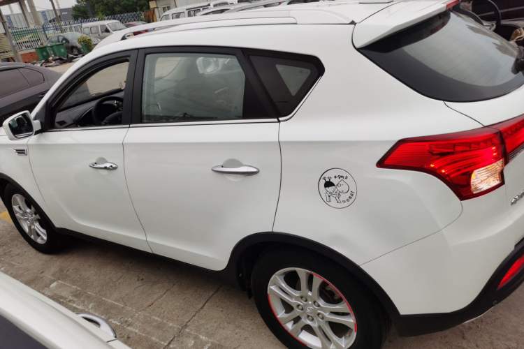 Used Huatai Santa Fe 2016 1.5T Gasoline Manual Two-Wheel Drive Smart Enjoyment i3 Model
