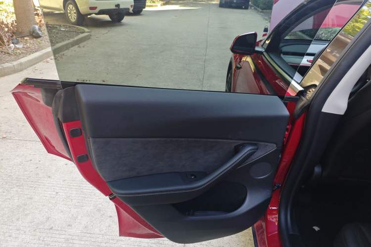 Used Tesla Model Y 2023 High-Performance All-Wheel-Drive Version