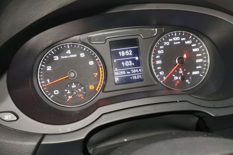 Used Audi Q3 2016 40 TFSI quattro all-wheel-drive sport model Odometer Close Up