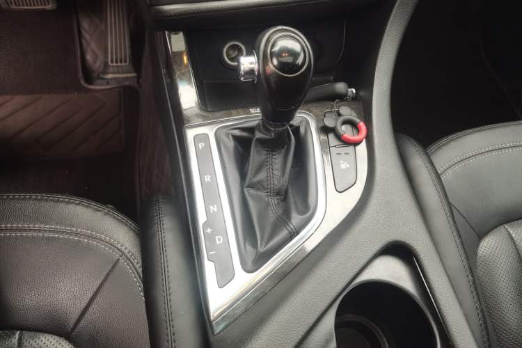 Used Kia K5 2012 2.0L Automatic DLX-2 Gear Lever