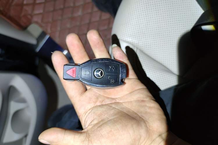 Used Mercedes-Benz V-Class 2018 V 260 Avantgarde Edition China VI Vehicle Key