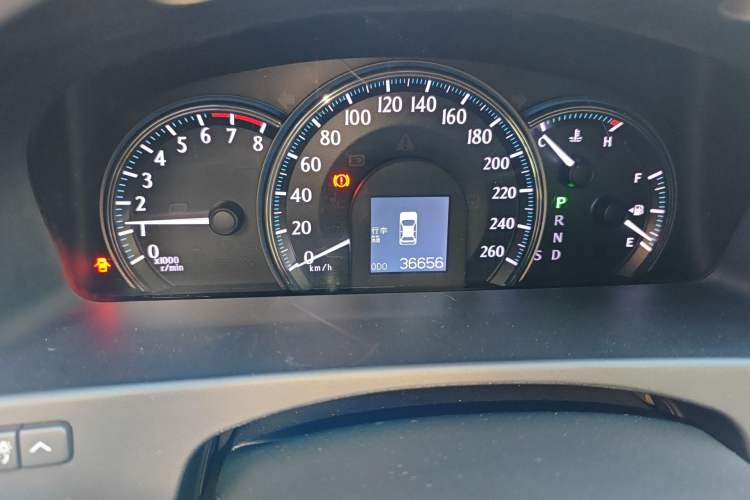 Used Toyota Crown 2011 2.5L Royal Special Edition with Leather and Sunroof
