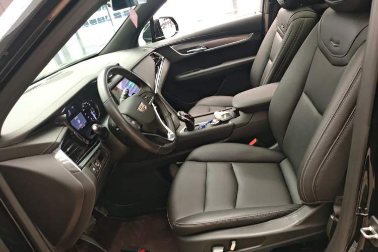 Used Cadillac XT6 2022 2.0T Six-Seater Four-Wheel-Drive Luxury Version Left Front Seat