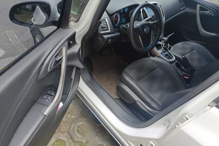 Used Buick GT 2013 XT 1.6L Automatic Comfort Edition Driver Seat