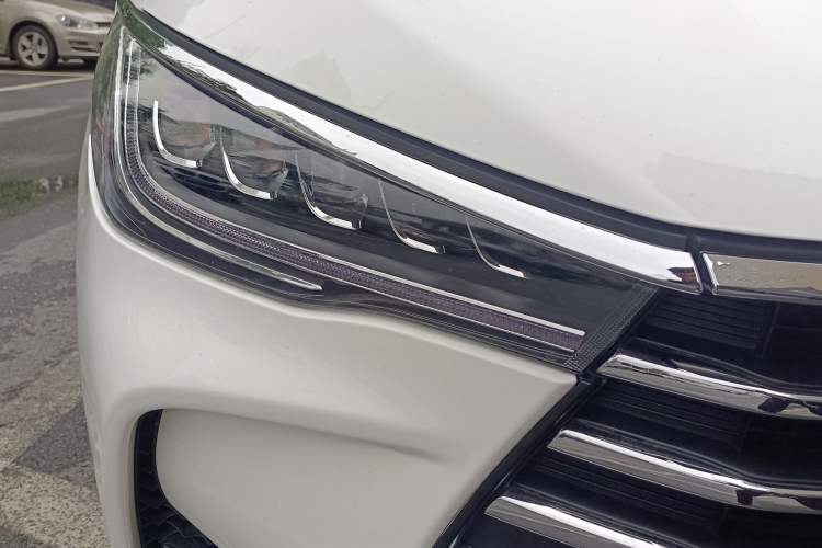 Used BYD Song MAX 2018 1.5T Automatic Smart Connect Elite Model with 6 Seats