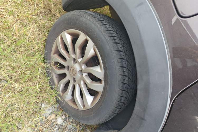 Used Dongfeng Aeolus AX3 2016 1.5L Manual Shangkue Model
