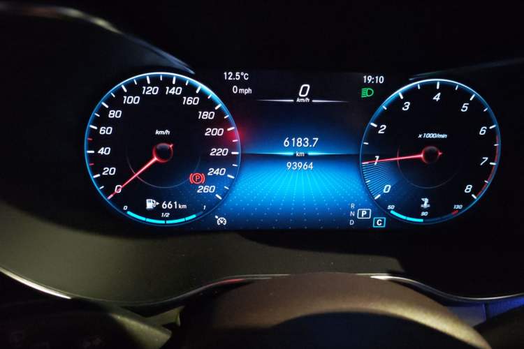 Used Mercedes-Benz GLC 2022 Refreshed GLC 260 L 4MATIC Dynamic Edition Odometer Close Up