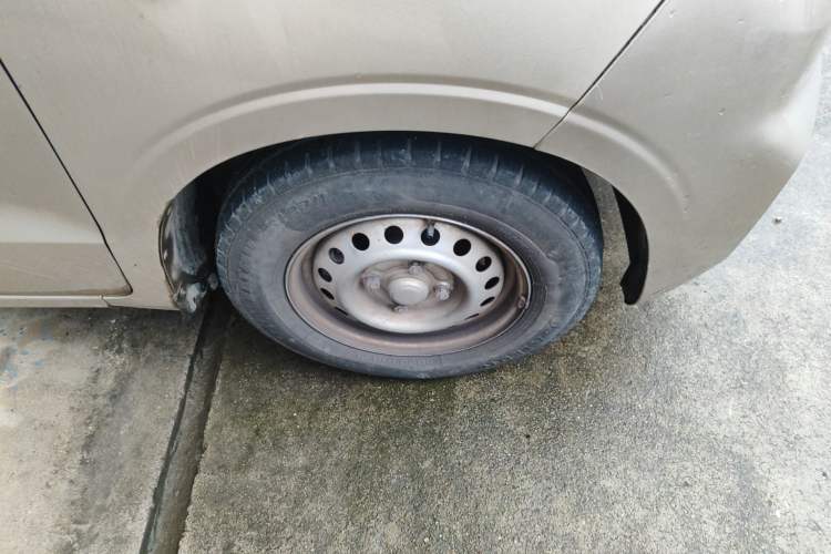 Used Wuling Hongguang V 2019 1.5L Jingqu Version China VI LAR Right Front Wheel Hub