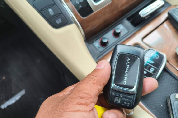 Used Toyota Alphard 2015 3.5L Luxury Edition
