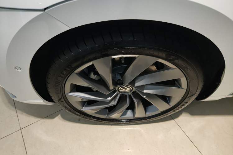 Used Volkswagen FAW-Volkswagen CC 2025 380TSI Striking All-Inclusive Edition Left Front Wheel Hub